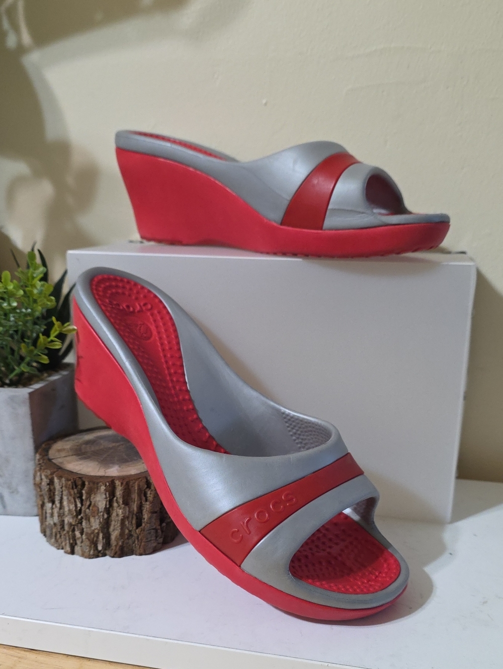 Crocs Sassari Open Toe Wedge Sandals Slides Sz 9 - Red & Silver